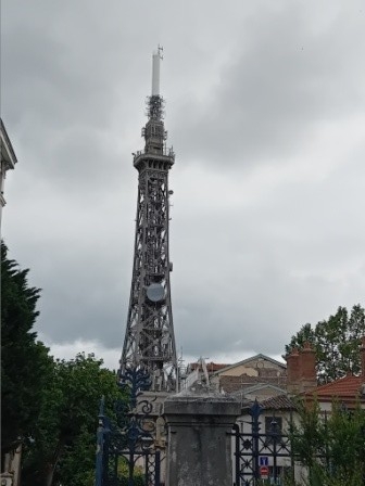 Lyon et sa tour metallique