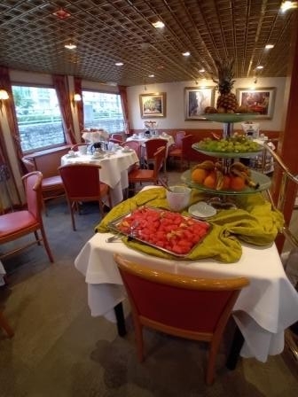 Salle a manger fruits a volonte